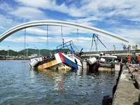 南方澳跨海大橋坍方。（圖／記者游芳男攝）