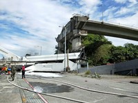 南方澳跨海大橋坍方。（圖／記者游芳男攝）