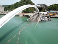 南方澳跨海大橋坍方，空拍畫面。（圖／記者林振民攝）