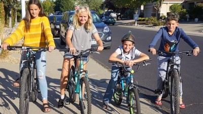 揪玩伴「騎腳踏車繞社區」找回失智嬤！10歲童三小時內破案，效率超越警察