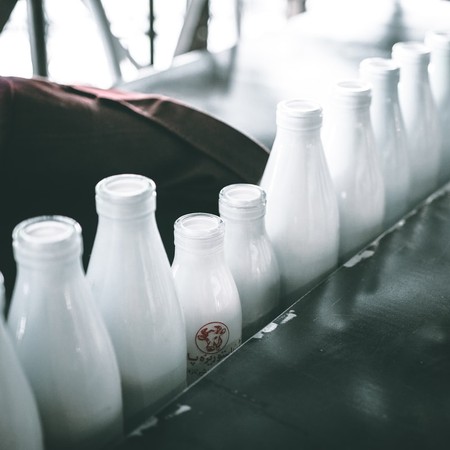 ▲▼ 多喝水還不夠！外國研究：最佳美肌飲品竟是牛奶。（圖／Unsplash、翻攝自IG）