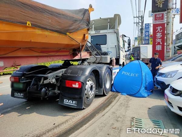 ▲▼虎尾雙載機車遭砂石車輾斃。（圖／記者傅誠攝）