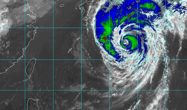 ▲▼中颱哈吉貝颱風眼清晰，正逐步緊逼日本關東。（圖／RAMMB）