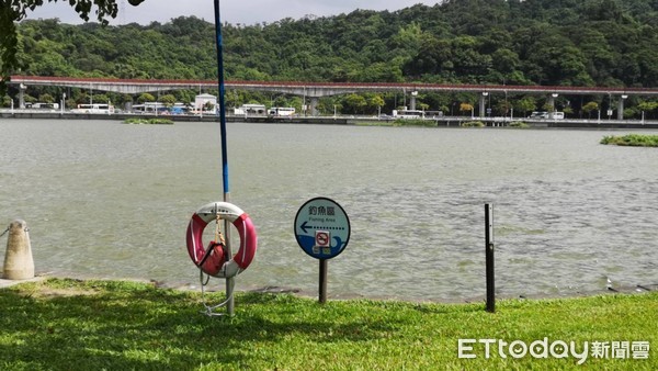 ▲▼台北市內湖區大湖公園一名女子在湖面上溺水。（圖／記者黃彥傑攝）