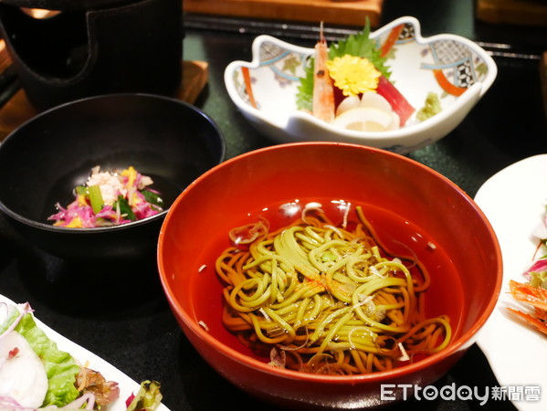 ▲天童市榮屋溫泉飯店的晚餐。（圖／記者王彥甯攝）