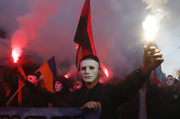 ▲▼1萬多人走上基輔街頭，抗議「東烏克蘭和平計畫」。（圖／達志影像／美聯社）