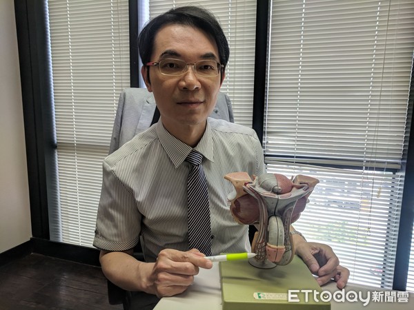 ▲蛋蛋變硬,竟是睪丸癌。書田診所泌尿科主任醫師洪峻澤。(圖/書田診所提供) ▲蛋蛋變硬,竟是睪丸癌。書田診所泌尿科主任醫師洪峻澤。(圖/書田診所提供)