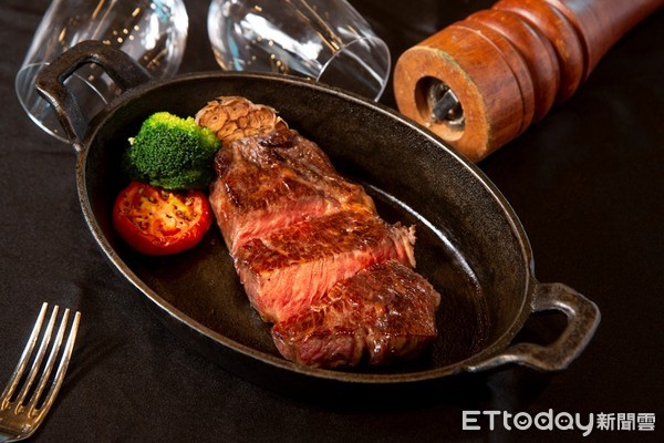 ▲六福萬怡Buffet新增Steak Bar　吃得到7款不同的牛排主餐。（圖／六福萬怡提供）