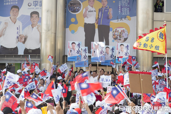 ▲國民黨總統參選人韓國瑜，前往台南市第二選區立委參選人李武龍服務處加油打氣，拉抬聲勢。（圖／記者林悅翻攝，下同）