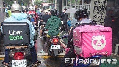 低薪殺人！外送員「死亡車禍頻傳」仍滿街跑　教師嘆：賭命賺錢不得已