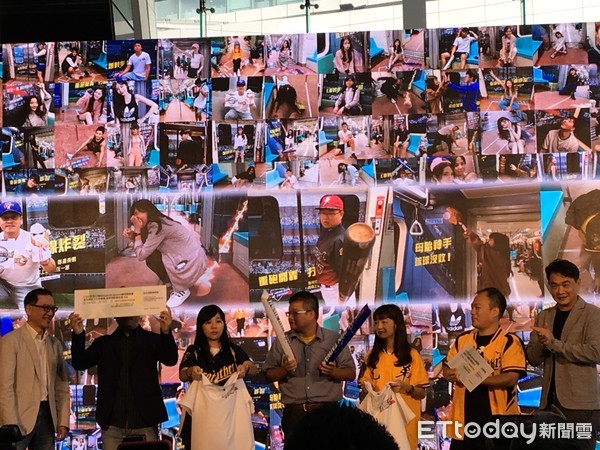 ▲▼中信金總經理吳一揆（左一）、中信兄弟球星彭政閔（右一）今天現身中國信託品牌形象影片「Home Run Taiwan轟吧！台灣」首映會，吸引逾500位球迷到場支持。（圖／記者紀佳妘攝）
