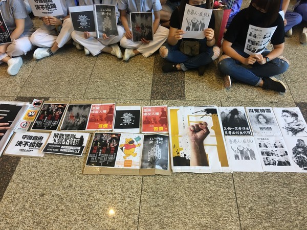 ▲香港多間醫院醫護靜坐抗議。（圖／香港01授權）