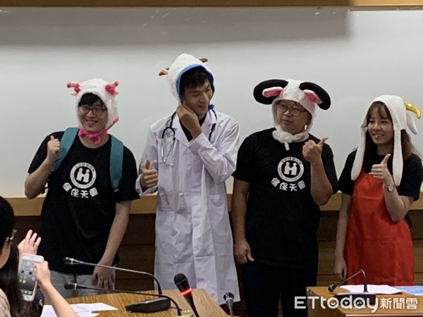 ▲健保天團校園巡迴。(圖/記者嚴云岑攝) ▲健保天團校園巡迴。(圖/記者嚴云岑攝)