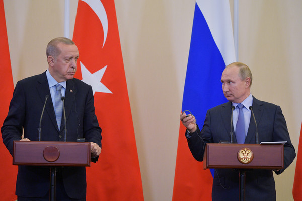 ▲▼土耳其總統艾爾段（Recep Tayyip Erdoğan）、俄羅斯總統普丁（Vladimir Putin）達成一項協議，庫德族人民保護部隊（YPG）得撤離到土耳其邊界30公里之外。（圖／路透）