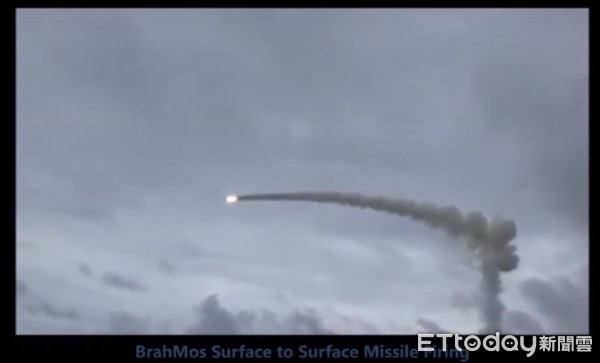 ▲▼印度空軍成功試射地對地版布拉莫斯（BrahMos）巡弋飛彈。（圖／翻攝自Indian Air Force youtube）