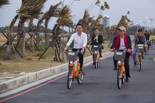 ▲新竹市長林智堅除分享水岸改造亮點,也化身帶路達人。(圖/新竹市政府提供) ▲新竹市長林智堅除分享水岸改造亮點,也化身帶路達人。(圖/新竹市政府提供)