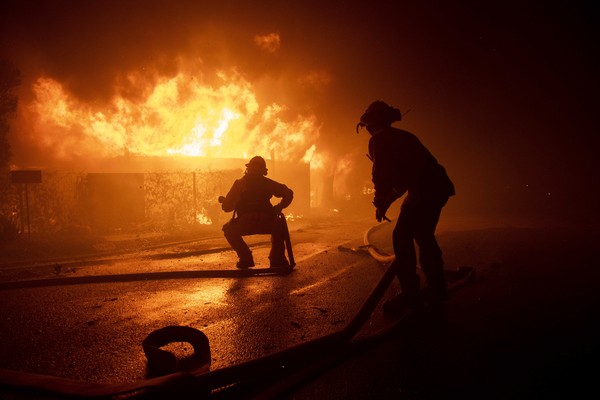 ▲▼加州爆發新一起野火「蓋蒂野火」（Getty Fire）。（圖／達志影像／美聯社）