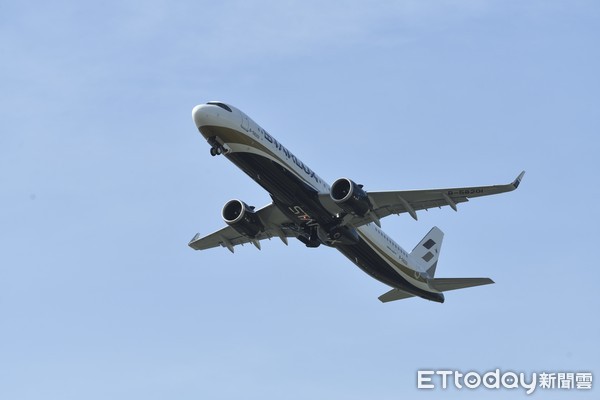 ▲▼星宇航空A321 neo降落松山機場,從松山機場起飛。(圖/記者湯興漢攝)
