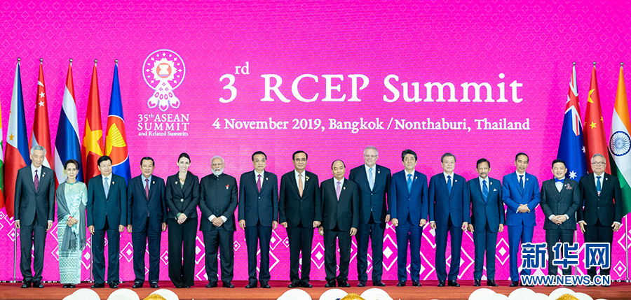 ▲李克強在泰國曼谷出席第三次區域全面經濟夥伴關係協定（RCEP）領導人會議。（圖／翻攝自《新華社》）