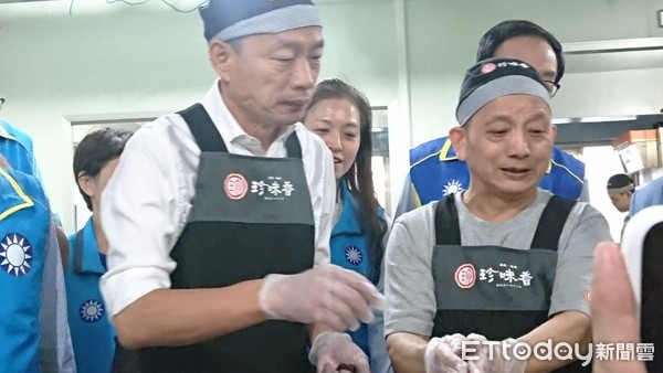 ▲▼韓國瑜基隆傾聽之旅，拜訪珍味香餅家。（圖／記者張榮恩攝）