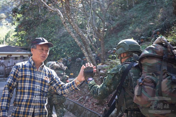 陸軍機步排特戰輪訓　提升機步部隊堅實戰力。（圖／軍聞社）