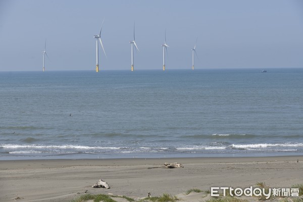 ▲▼台灣首座商業規模離岸風場海洋風電，位於苗栗縣竹南鎮龍鳳漁港外海。（圖／記者湯興漢攝）