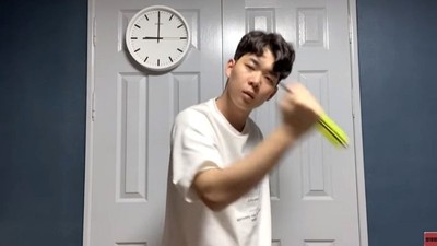 丟不丟激汗挑戰！　韓Youtuber連跳2小時「蚊子舞」一天變網紅