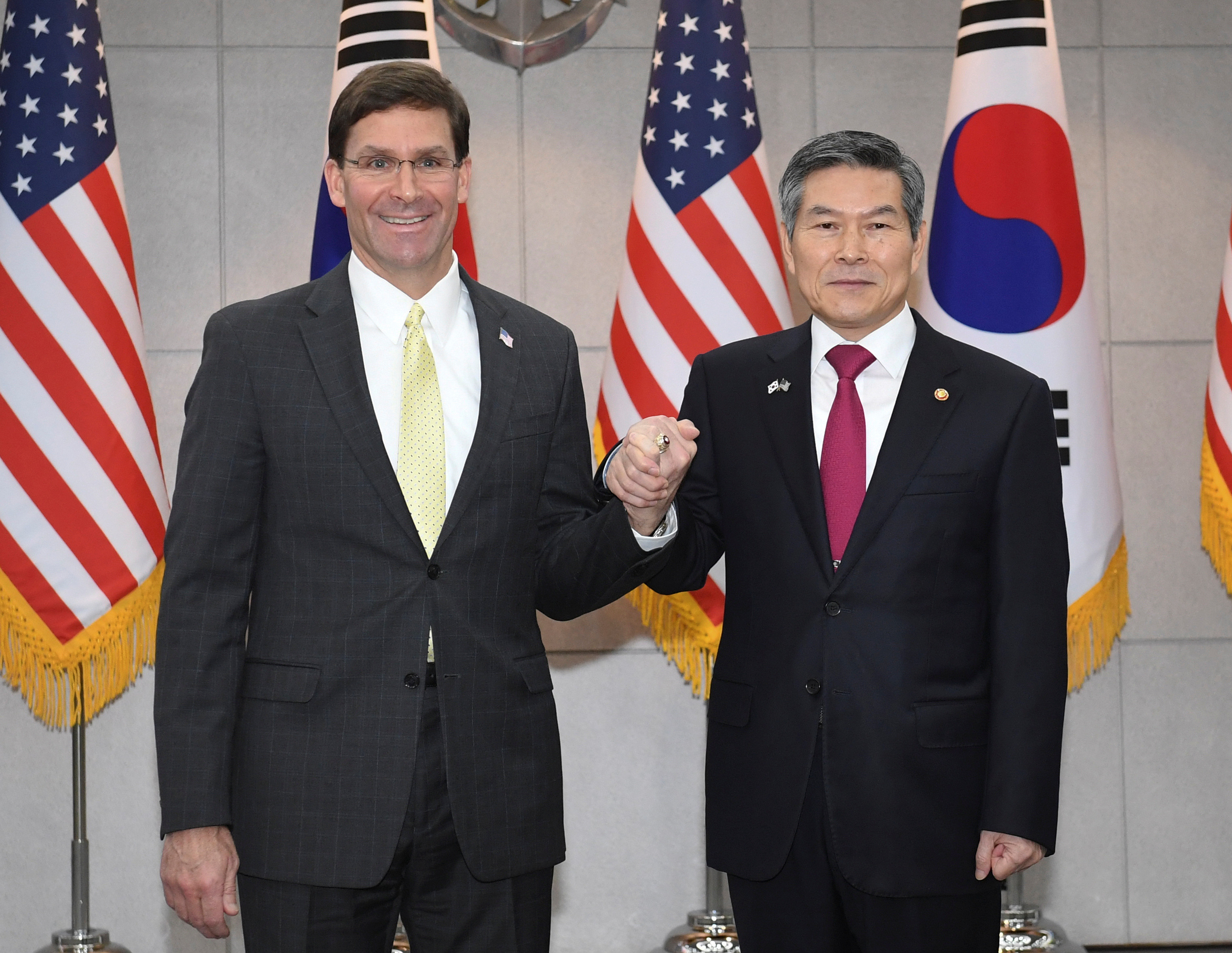 ▲▼美國國防部長艾斯博（Mark Esper）與南韓國防部長鄭景斗。（圖／路透）