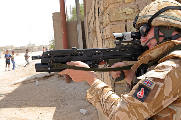 ▲▼英軍一名士兵2008年駐守在伊拉克。（圖／達志影像／美聯社）