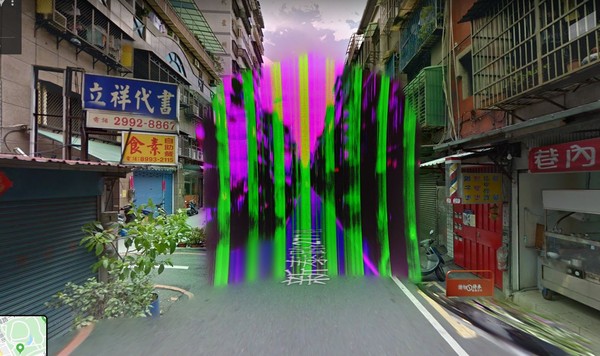 ▲▼Google街景新莊巷子 他驚見「8柱紫色結界」。（圖／翻攝自Google街景）