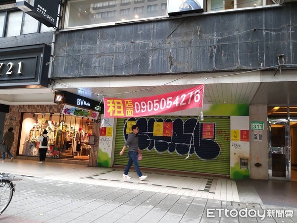 ▲▼忠孝東路四段仍有多間街邊店未出租。（圖／記者黃靖惠攝）