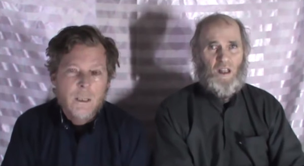 ▲▼澳洲公民維克斯（）和美國公民金恩，遭塔利班綁架3年多終於獲釋放。（圖／翻攝自YouTube／Taliban video）