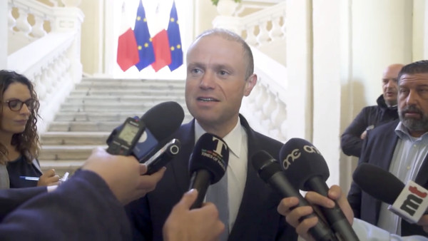 ▲馬爾他總理慕斯凱特（Joseph Muscat）向記者證實幕僚長請辭。（圖／路透）