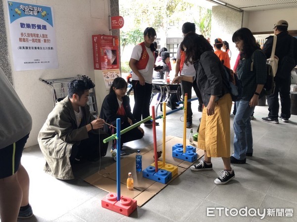 ▲現場展出「動手玩博物館」，分享珍貴的童玩智慧，有七巧板、九子仙棋等，還有台灣原住民傳統童玩。（圖／台東大學提供，下同）