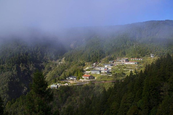 ▲▼太平山翠峰湖冬季限定美景登場，滿水位時，湖面彷彿一面明鏡美極了。（圖／羅東林管處提供，下同）