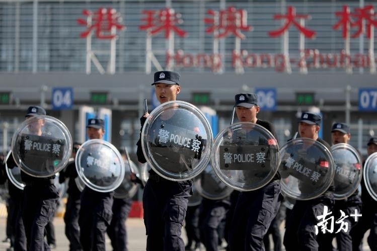 ▲▼珠海公安港珠澳大橋千人反恐演習。（圖／翻攝自南方日報）