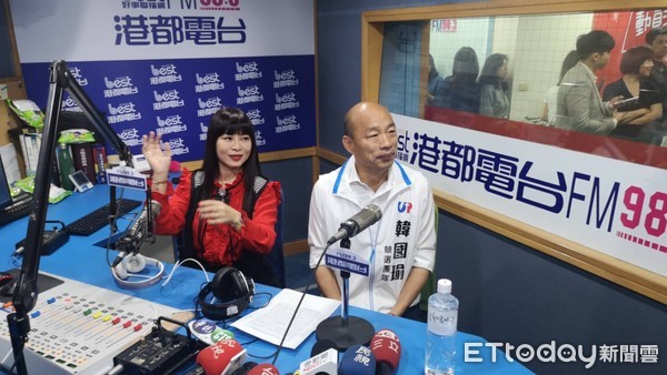 ▲韓國瑜接受港都電台DJ素蘭專訪。（圖／記者洪正達攝）