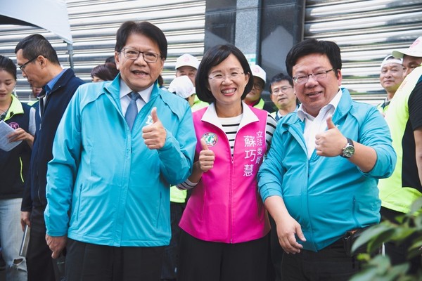 選區內的家長通通現身力挺 蘇巧慧:領先差距已拉開,繼續一路向前衝!(圖/「民主進步黨-蘇巧慧」提供) 選區內的家長通通現身力挺 蘇巧慧:領先差距已拉開,繼續一路向前衝!(圖/「民主進步黨-蘇巧慧」提供)