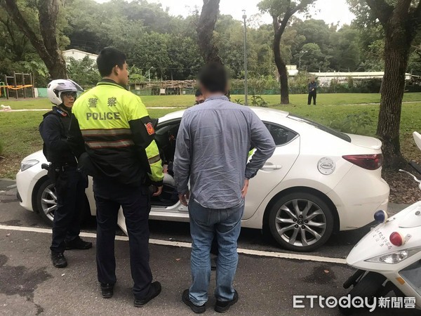 ▲謝姓男子在車上服藥尋短，所幸警方及時尋回送醫 。（圖／記者張君豪翻攝）