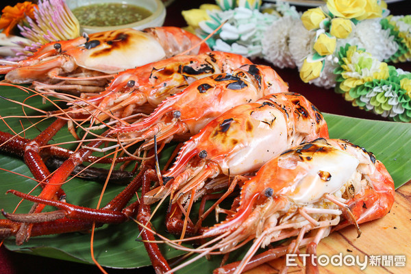 ▲泰國蝦無限供應　亞昕福朋喜來登首度推出泰國宮廷料理吃到飽。（圖／記者黃士原攝）