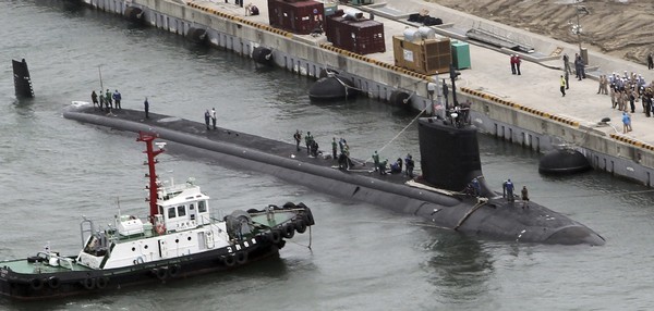 ▲▼美國海軍「維吉尼亞級攻擊核潛艦」（Virginia class attack submarines），2008年停靠韓國釜山的德克薩斯號。（圖／達志影像／美聯社）