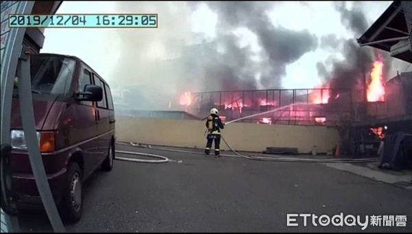 ▲台中新社區1間鐵皮屋工廠發生火警。（圖／民眾提供）