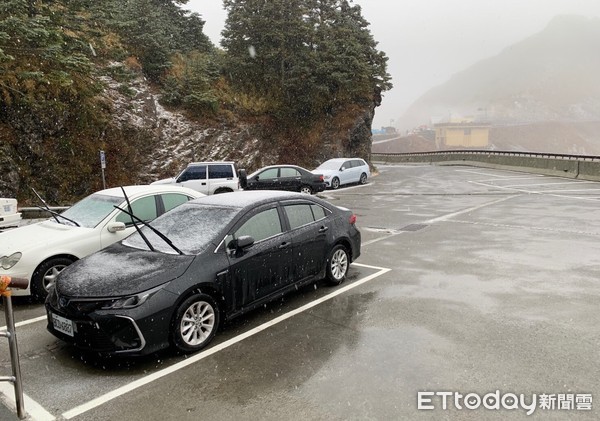 ▲松雪樓前下雪了。（圖／東勢林管處提供）