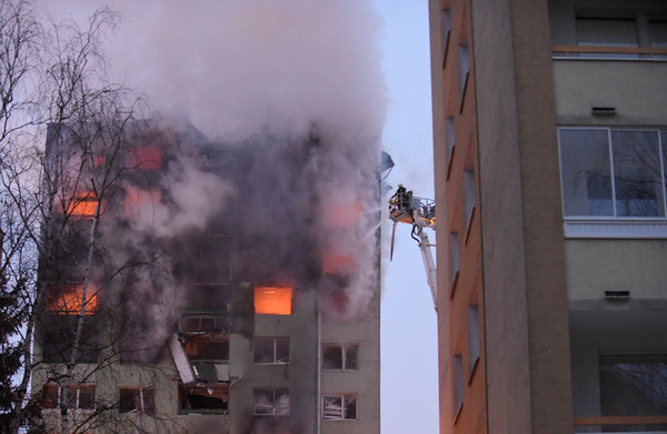 ▲▼斯洛伐克公寓大火。（圖／路透）