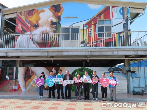 ▲台南市動物之家進行3D綵繪，成為繽紛新景點，邀請民眾一起陪毛孩拍照當網美。（圖／記者林悅翻攝，下同）