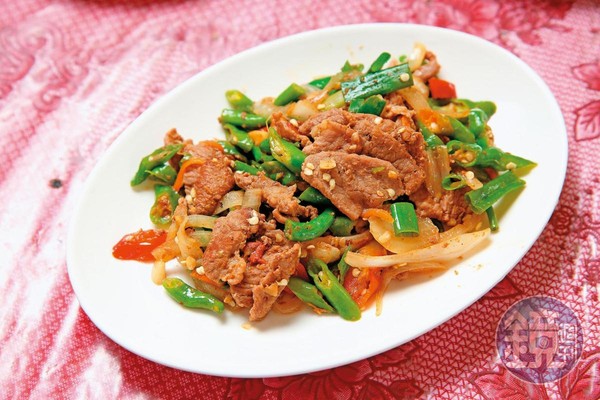 糯米椒炒牛肉辣而不嗆，鹹香下飯，也是很受歡迎的菜色之一。