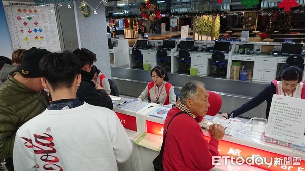 ▲▼金門機場遠東航空櫃台。（圖／記者張榮恩攝）