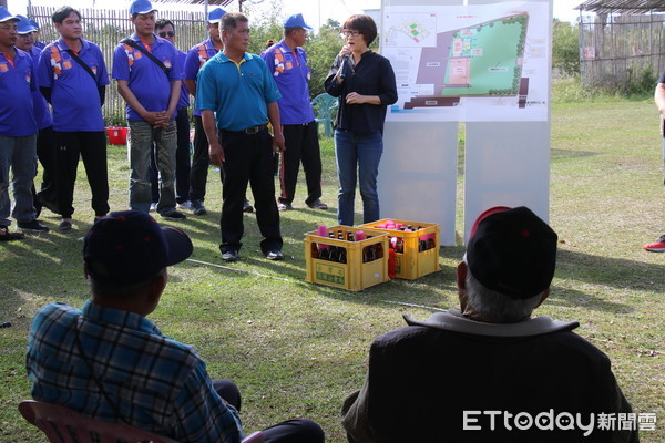 ▲台東縣長饒慶鈴今天到馬當部落說明聚會所規劃進度。(圖/記者楊鈞典翻攝) ▲台東縣長饒慶鈴今天到馬當部落說明聚會所規劃進度。(圖/記者楊鈞典翻攝)