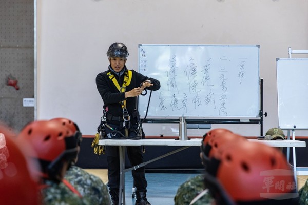 戰術繩索課程體驗推廣　提升特戰部隊作戰及救災能量