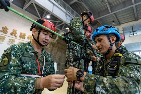 戰術繩索課程體驗推廣　提升特戰部隊作戰及救災能量